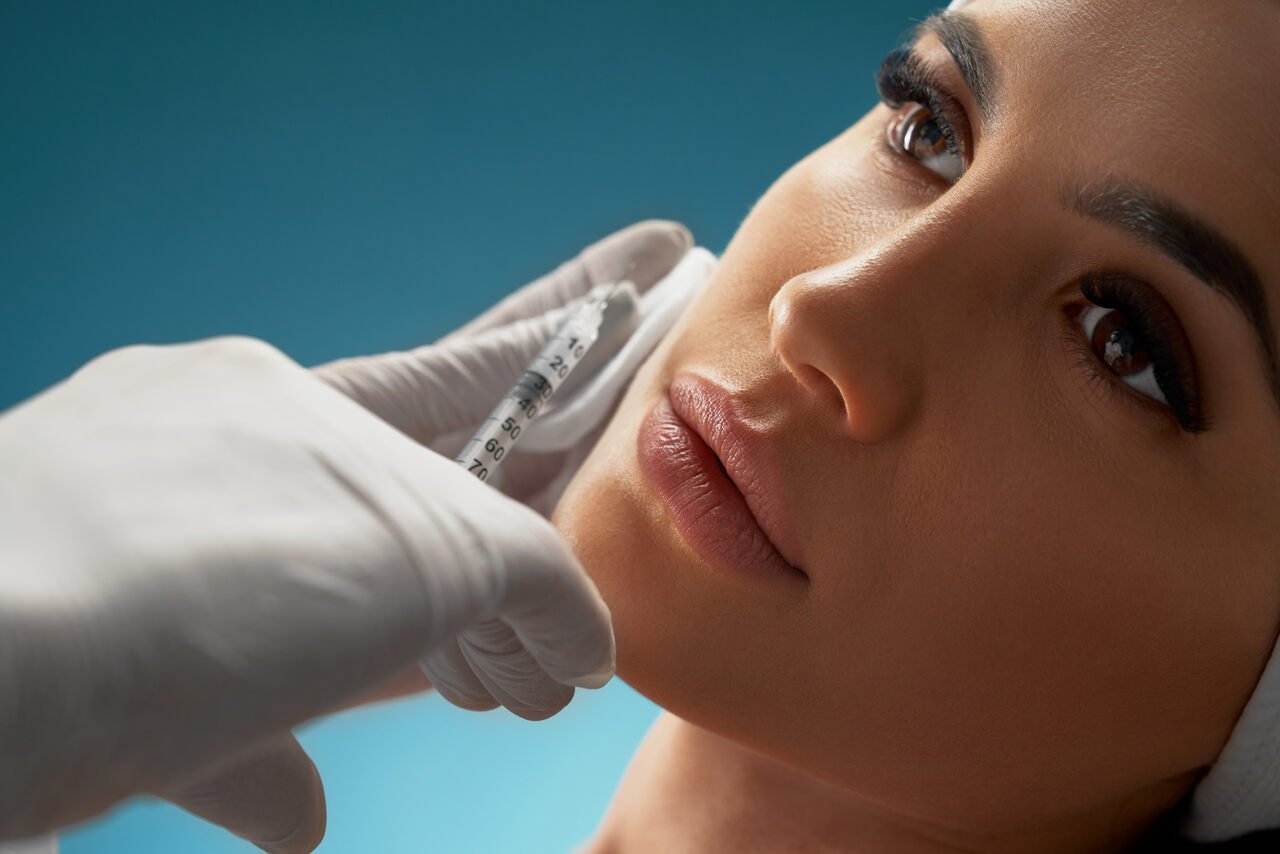 Quando o preenchimento facial deixa de rejuvenescer e começa a aumentar o rosto?