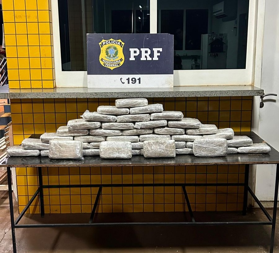 PRF apreende supermaconha em carro transportado por cegonha