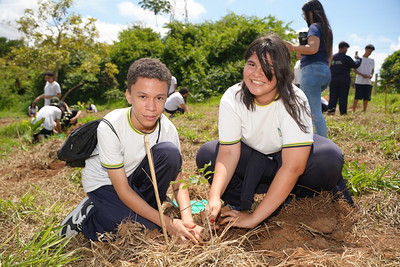 Prefeitura de Catalão realiza plantio de 500 mudas nativas do Cerrado em parceria com a CODEGO e HPE Mitsubishi