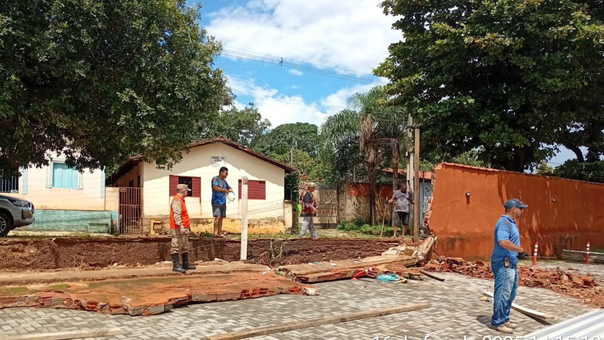 Temporal alaga pousada e enxurrada invade casas em Pirenópolis