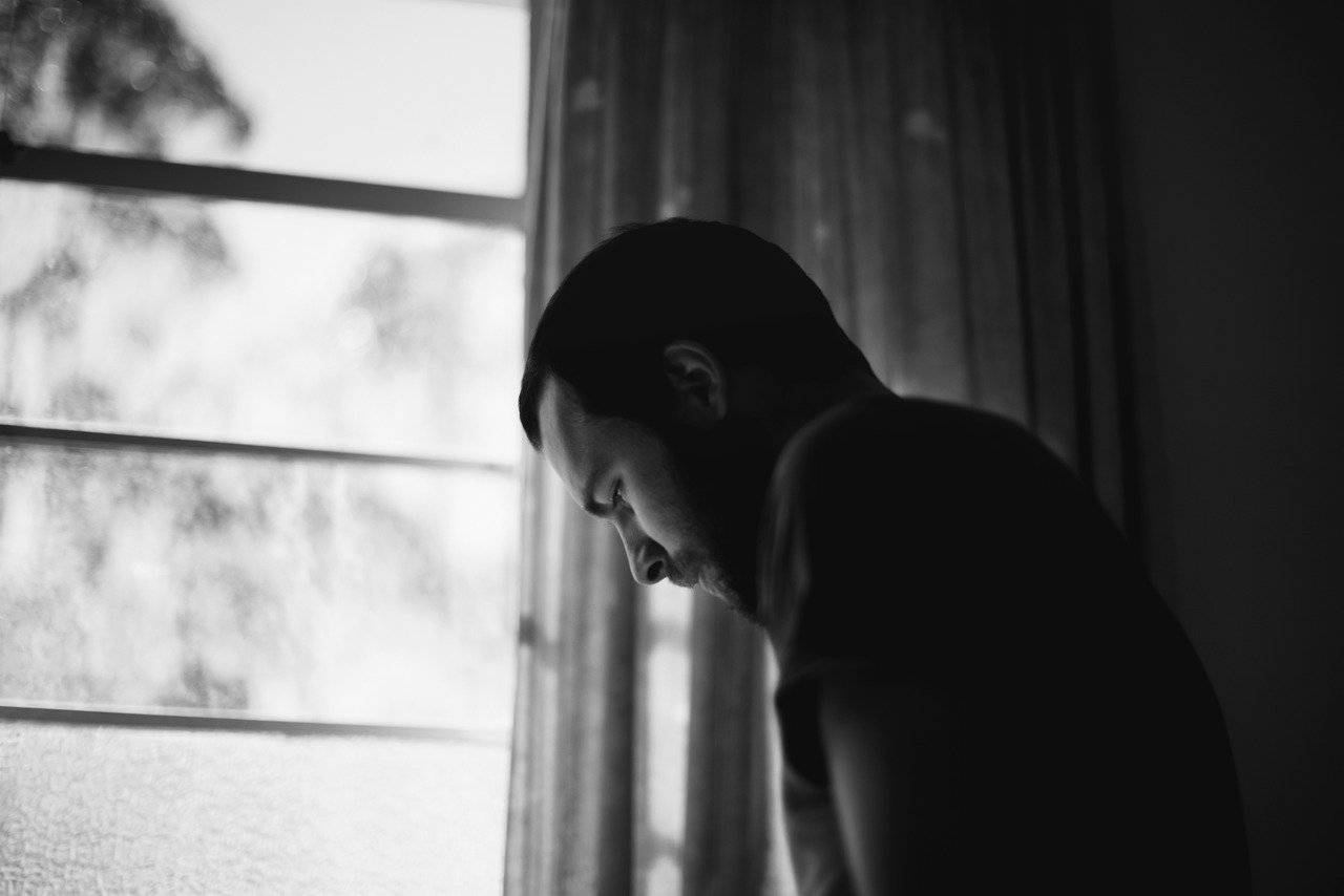 Antes de chamar alguém com depressão de preguiçoso, entenda o que a doença pode causar