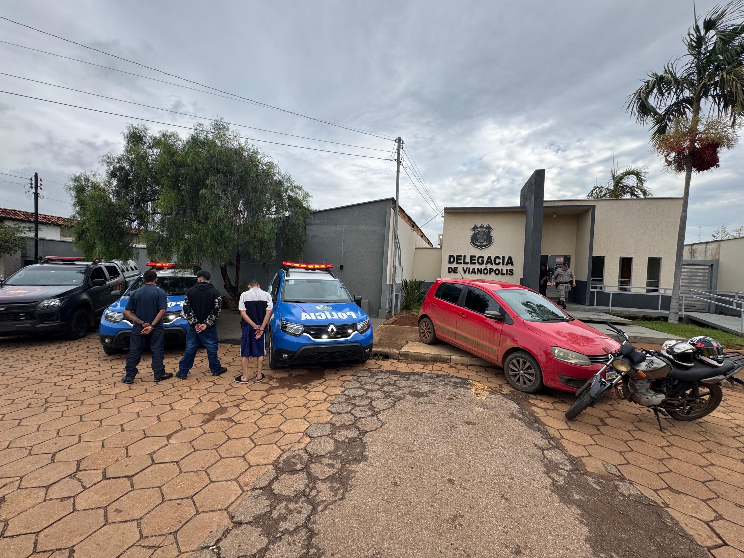 PM desmonta quadrilha e prende suspeitos de homicídio em Vianópolis