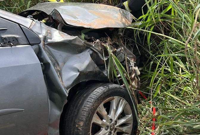Bombeiros atendem ocorrência de acidente de trânsito na GO-217, em Piracanjuba