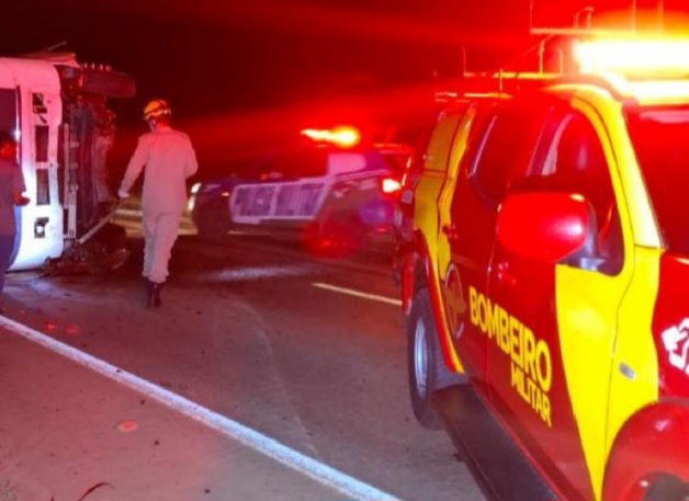 Colisão entre caminhão e carro deixa duas vítimas fatais na GO-164, em São Miguel do Araguaia