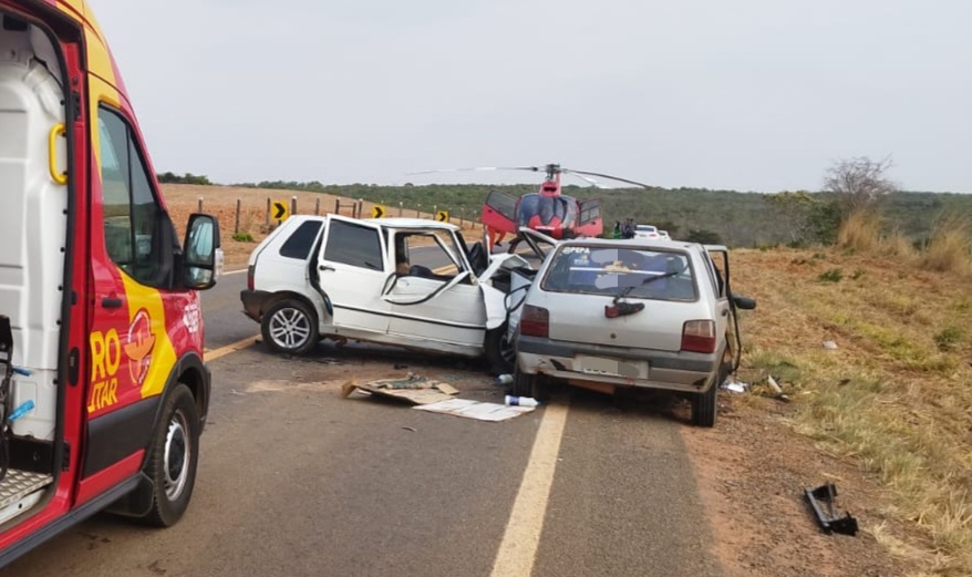 Grave colisão frontal deixa dois Mortos e três feridos na GO-230