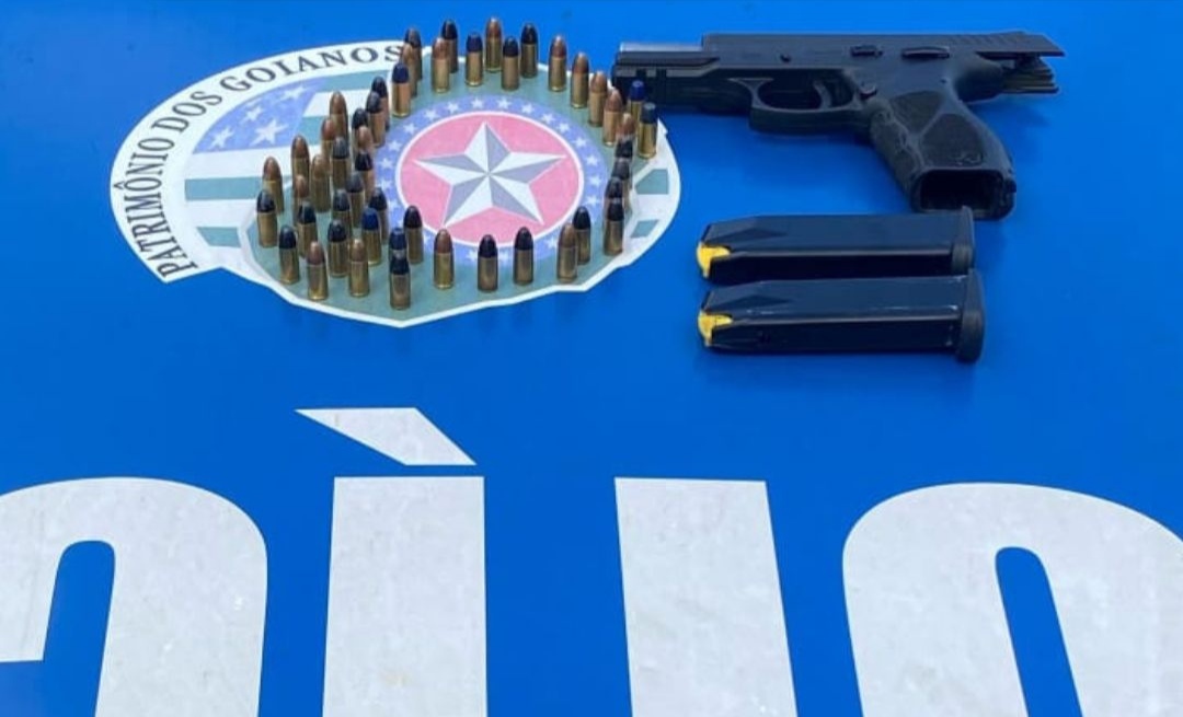 PM age rápido e apreende arma de fogo em Catalão
