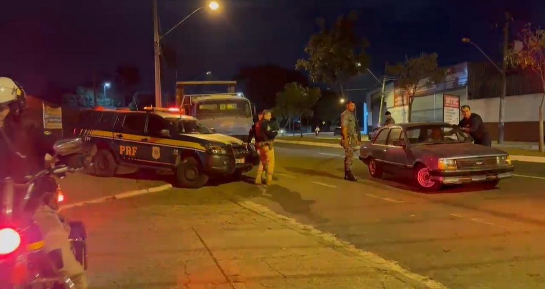 Ação integrada entre PRF e PM prende jovem que fez manobras perigosas em frente à sede da PRF em Goiânia