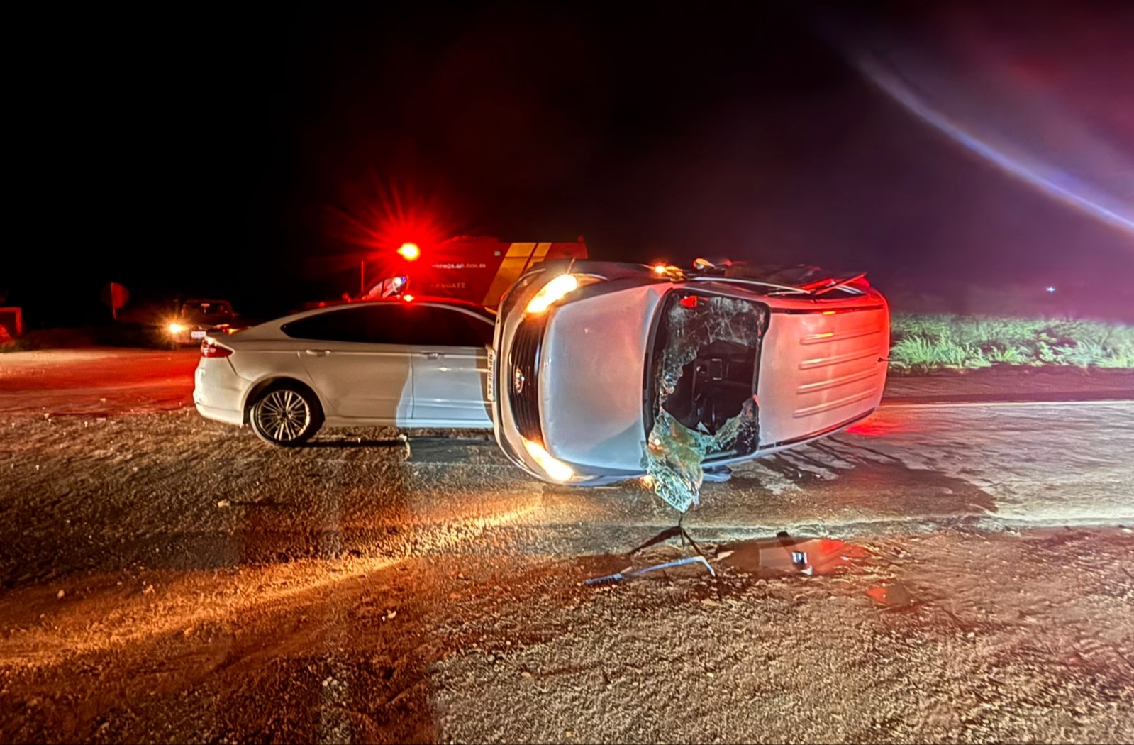 Motorista fica ferido em colisão entre dois carros na GO-330, no trevo da Mumbuca