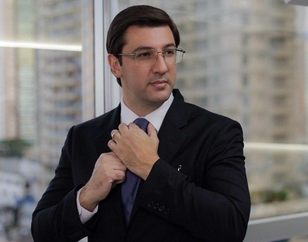 Mastopexia com ou sem prótese? Entenda quando o silicone pode ser necessário