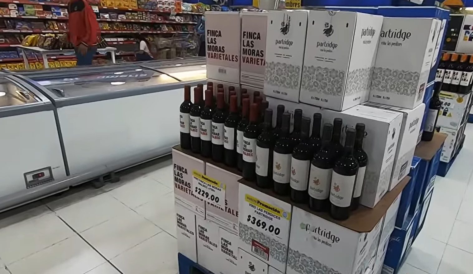 ‘Turismo de compras’ de brasileiros na Argentina despenca após Milei