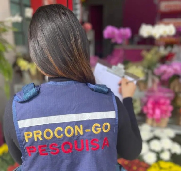 Procon aponta variação de até 574% no preço das flores