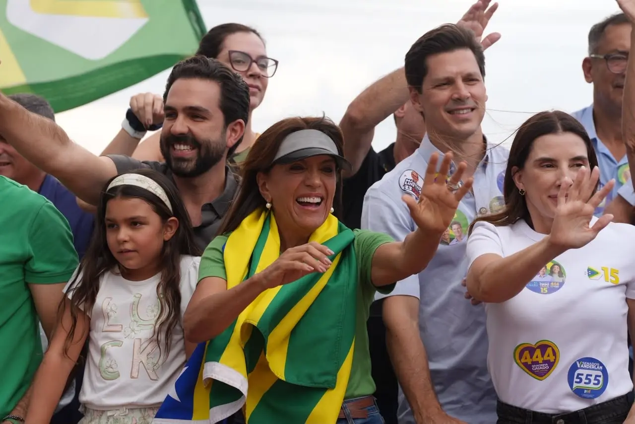 Prefeito de Rio Verde reafirma apoio a Gracinha Caiado durante carreata