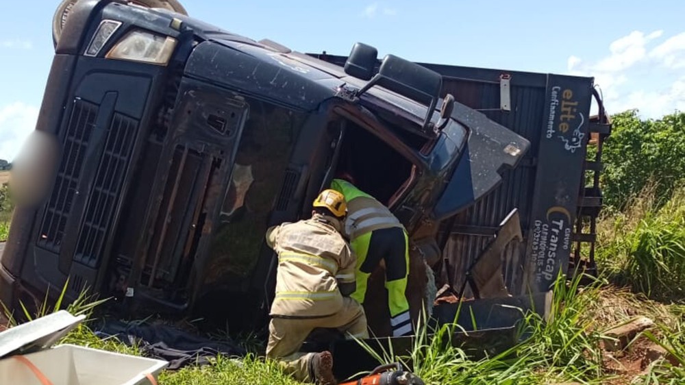 Caminhoneiro morre em acidente entre três veículos na MGC-154, entre Capinópolis e Ituiutaba