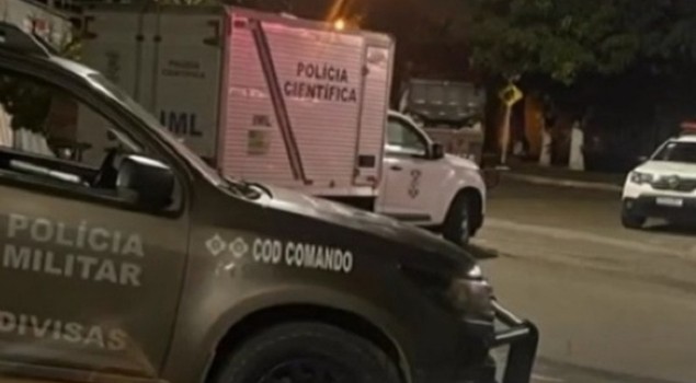 Caminhão tomba sobre viatura e mata quatro policiais em Goiás