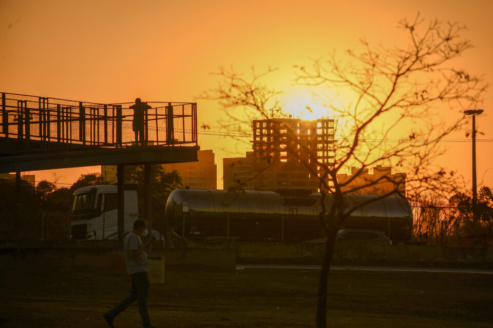 Com nova onda de calor, temperatura pode chegar a 42ºC em Goiás