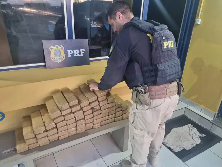 Homem é preso com 68 tabletes de maconha e anabolizantes na BR-050 em Uberlândia