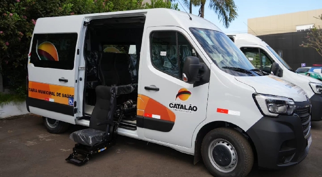 Prefeitura de Catalão adquire novas vans para o transporte de pacientes