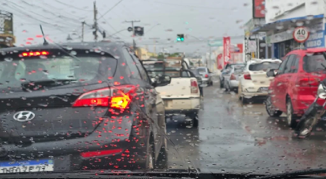 Risco para tempestade com rajada de ventos e raios em 18 cidades de Goiás