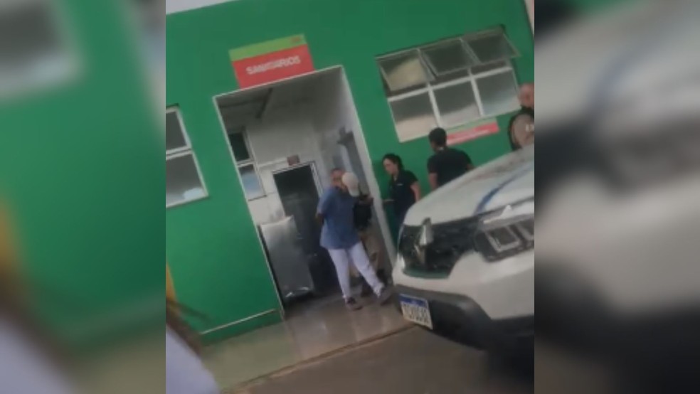 Homem é preso ao tentar filmar mulher em banheiro de supermercado em Uberlândia