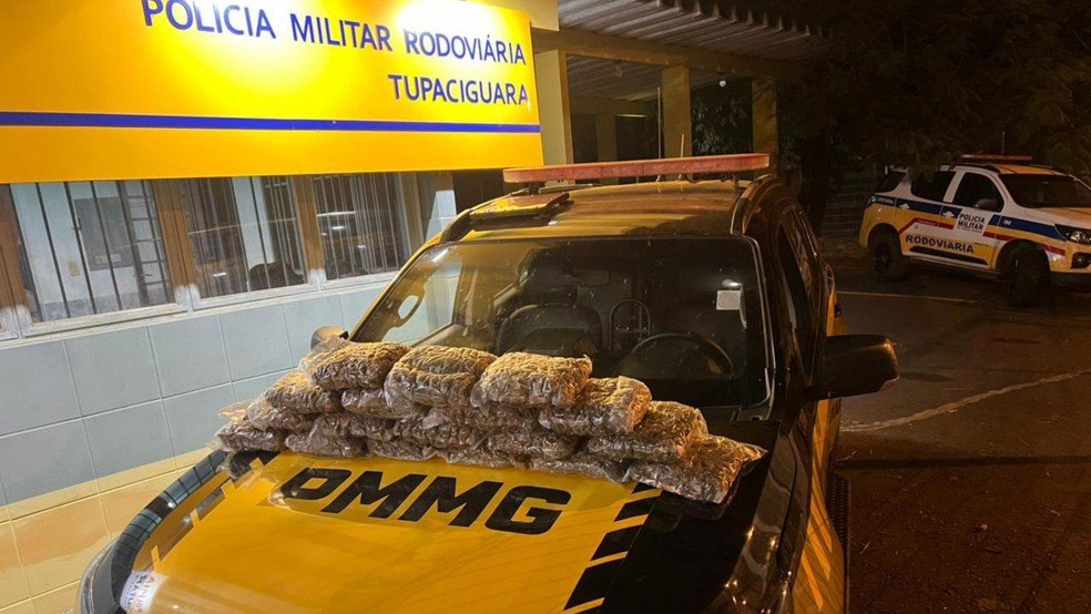 Noivos fogem da polícia, mas pane no carro termina com apreensão de 10 kg de skank em MG