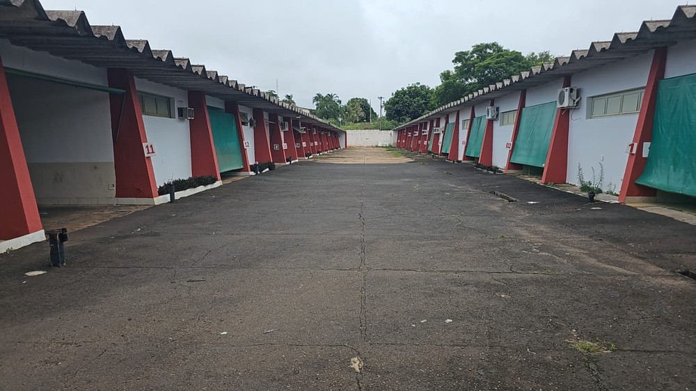 Criminosos invadem motel na BR-050 e realizam grande roubo de placas solares e TVs