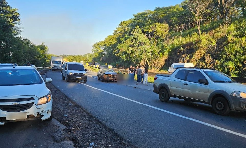 Motorista desce do carro após batida e morre atropelado por outro veículo na BR-050 em Araguari